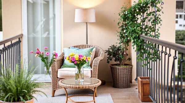7 accessoires indispensables pour un balcon confortable